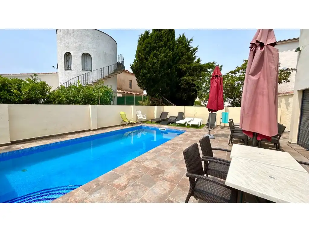 Swimming pool of Houses for sale in Empuriabrava