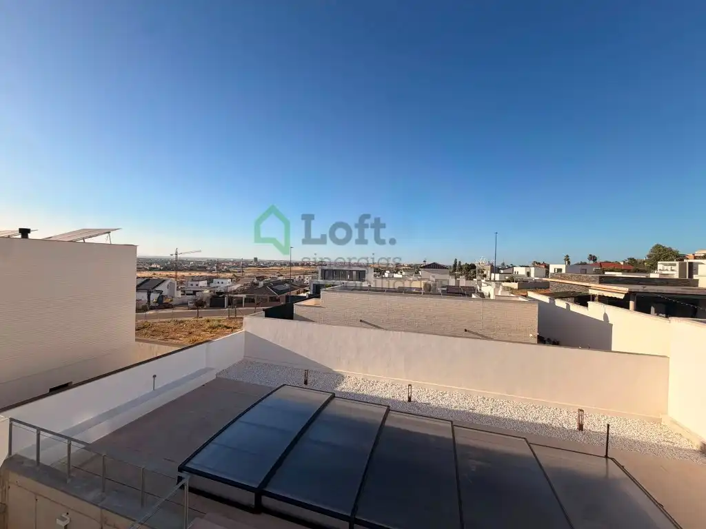 Terrassa de Casa o xalet en venda en Badajoz amb Terrassa, Piscina i Domòtica