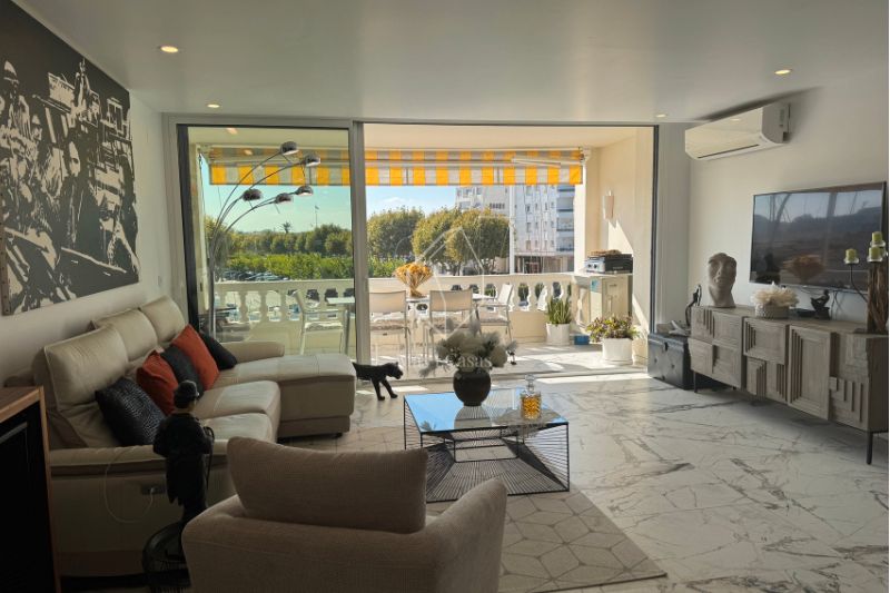 Sala d'estar de Dúplex en venda en Empuriabrava amb Aire condicionat, Calefacció i Traster
