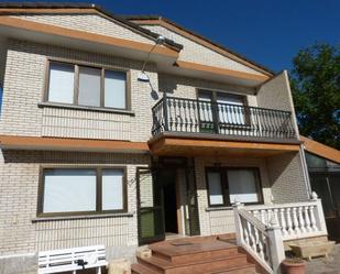 Vista exterior de Casa o xalet en venda en Villarcayo de Merindad de Castilla la Vieja amb Terrassa