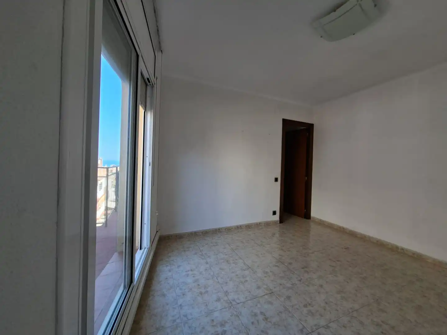Schlafzimmer von Dachboden zum Verkauf in Badalona mit Klimaanlage, Heizung und Terrasse
