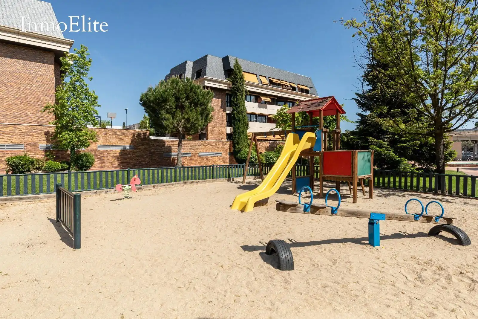 Aparcament de Planta baixa en venda en Majadahonda amb Calefacció, Jardí privat i Terrassa