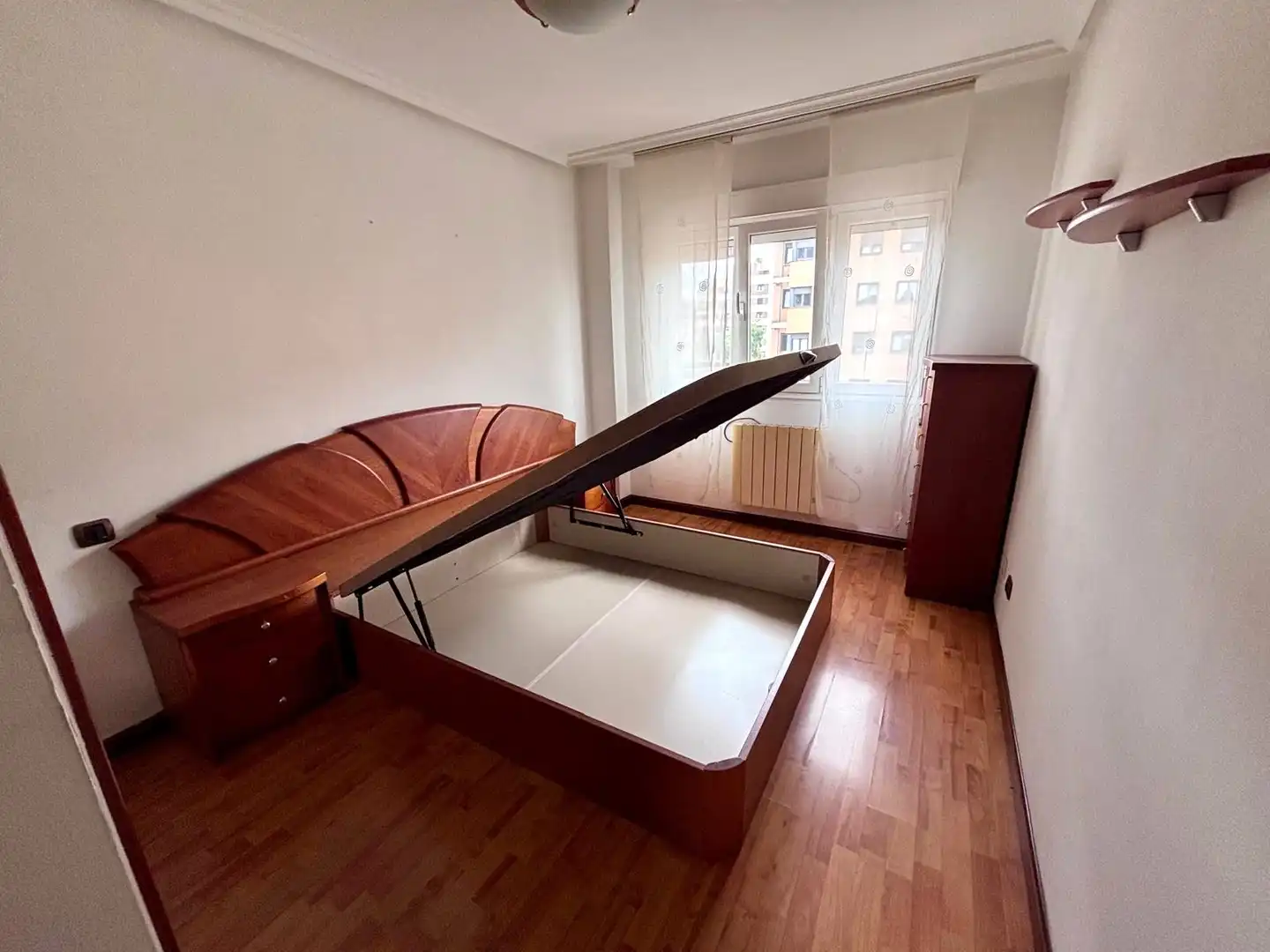 Habitación de Piso en venta en Gijón  con Calefacción, Terraza y Trastero