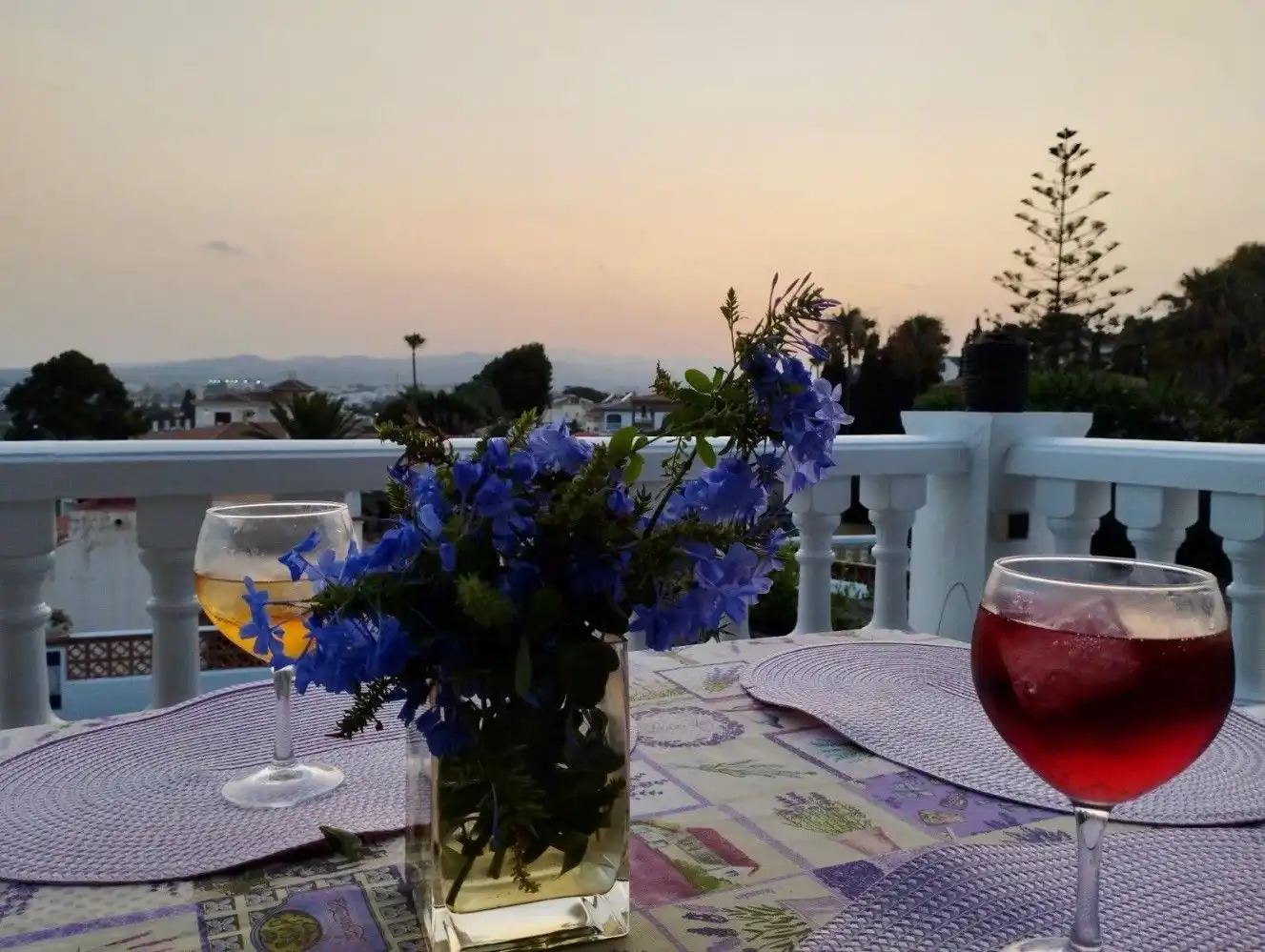 Terrasse von Einfamilien-Reihenhaus zur Miete in Vélez-Málaga mit Terrasse und Schwimmbad