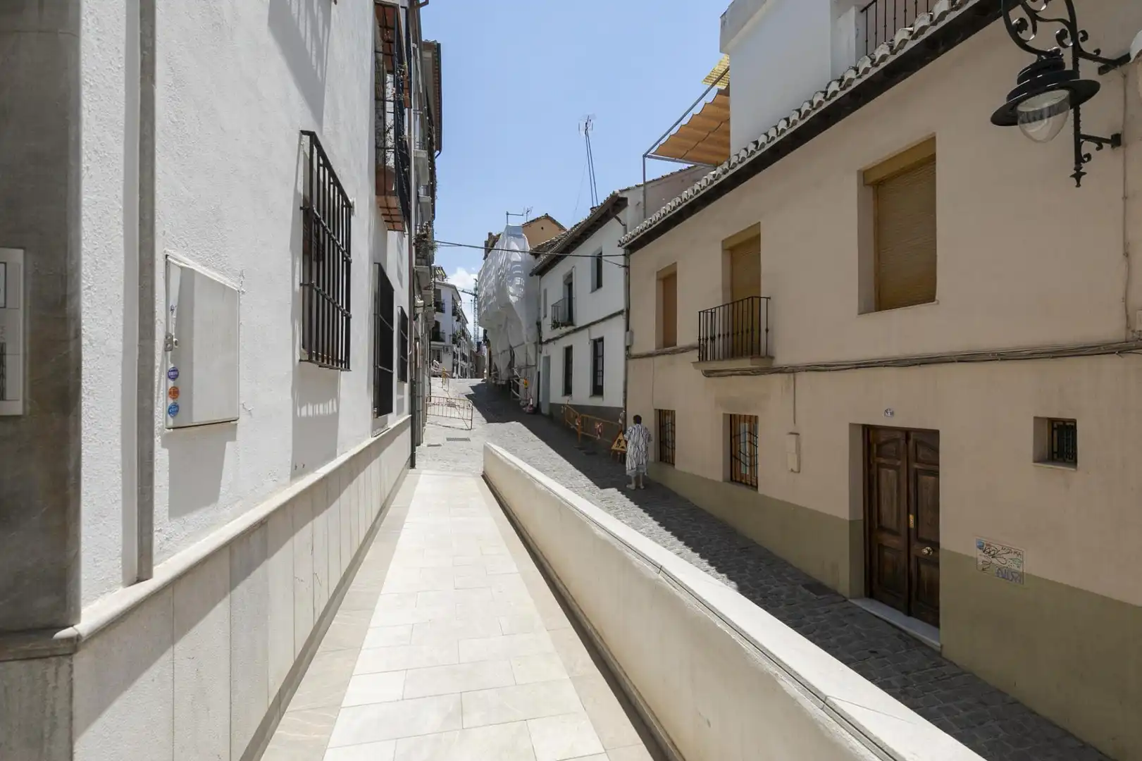 Vista exterior de Casa adosada en venda en Granada amb Jardí privat