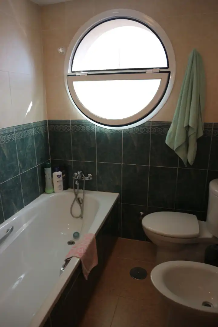 Baño de Casa adosada en venta en La Manga del Mar Menor con Aire acondicionado, Calefacción y Terraza