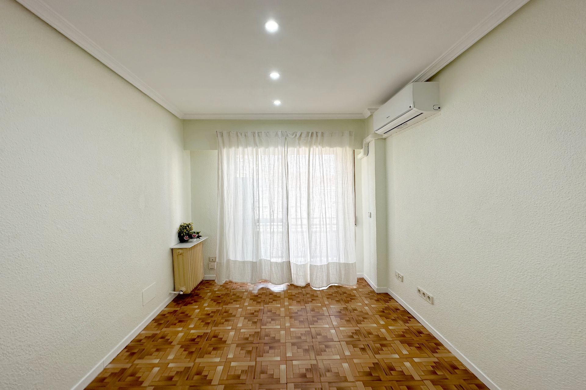 Apartment to rent in  Madrid Capital  with Air Conditioner, Heating and Terrace