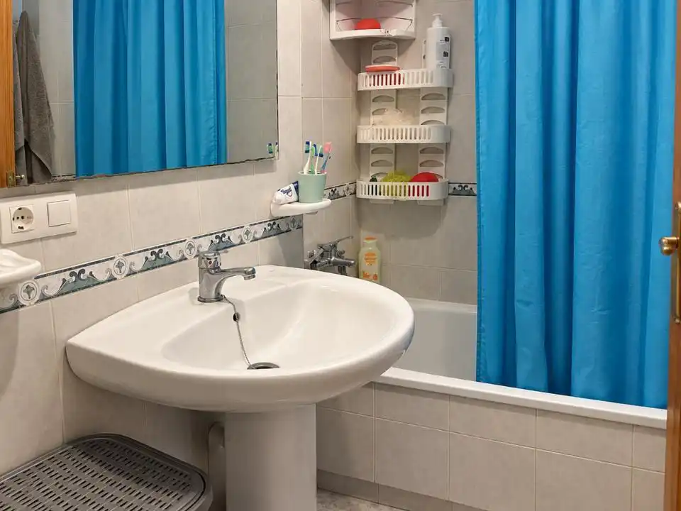 Baño de Piso en venta en Cártama con Aire acondicionado, Amueblado y Balcón
