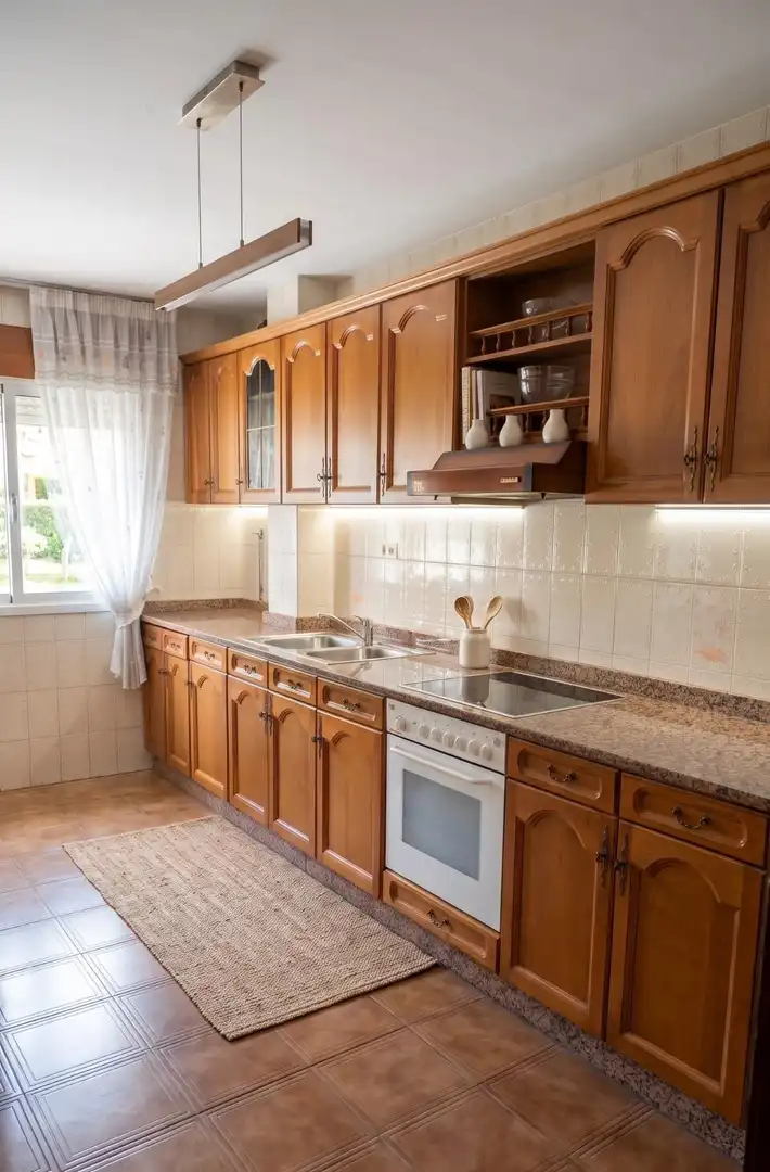 Cocina de Casa o chalet en venta en Ourense Capital  con Calefacción, Jardín privado y Terraza