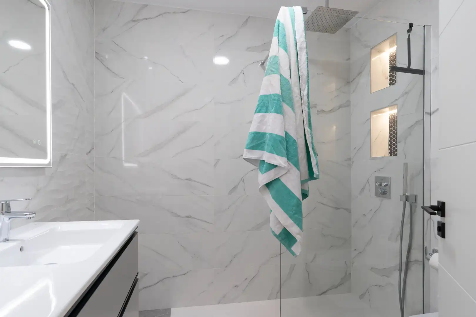 Bathroom of Flat for rent in Santa Cruz de Tenerife  with Furnished, Oven and Washing machine