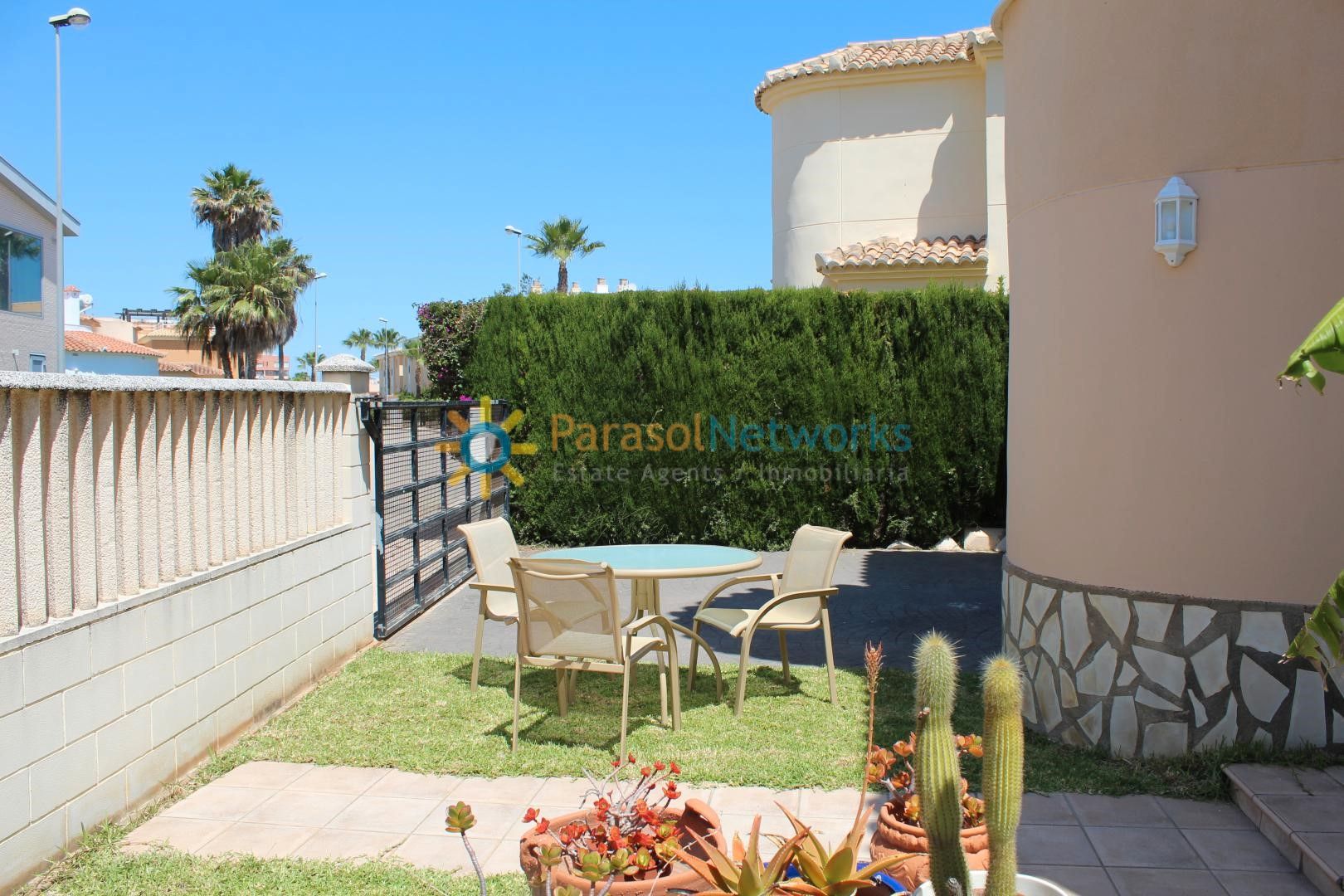 Jardí de Casa o xalet de lloguer en Oliva amb Aire condicionat, Jardí privat i Moblat