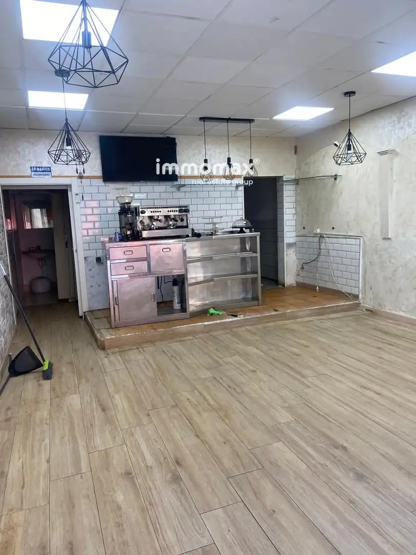 Locale commerciale in affitto a Canovelles