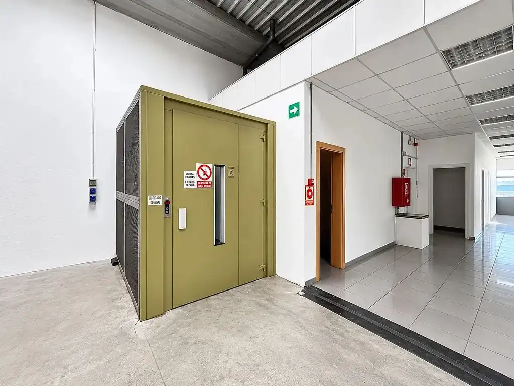 Nave industrielle avec ascenseur à louer à Port, imagen 15