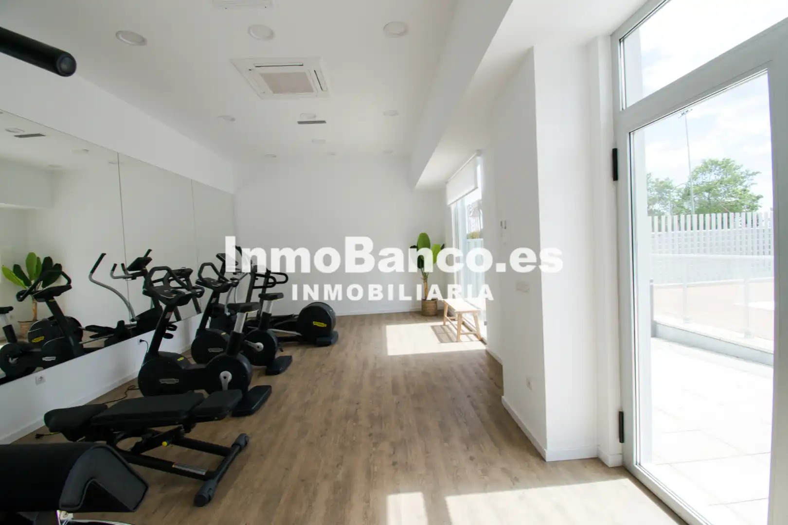 Flat for rent in Valencia  with Air Conditioner, Heating and Storage room