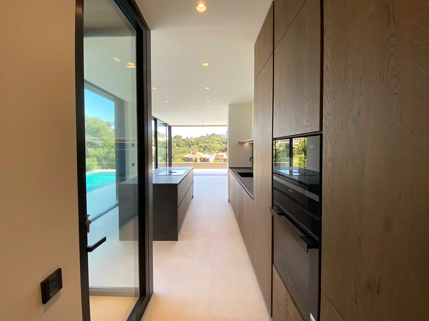 Cuina de Casa o xalet en venda en Girona amb Aire condicionat, Calefacció i Jardí privat