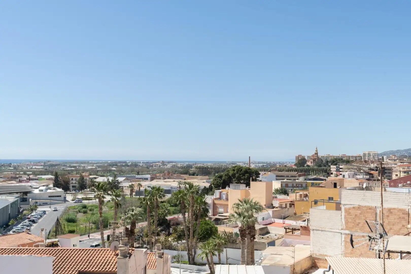 Vista exterior de Casa o xalet en venda en Motril amb Aire condicionat i Terrassa