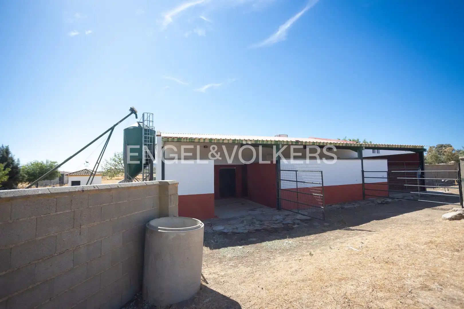 Vista exterior de Finca rústica en venta en Llerena con Calefacción, Jardín privado y Trastero