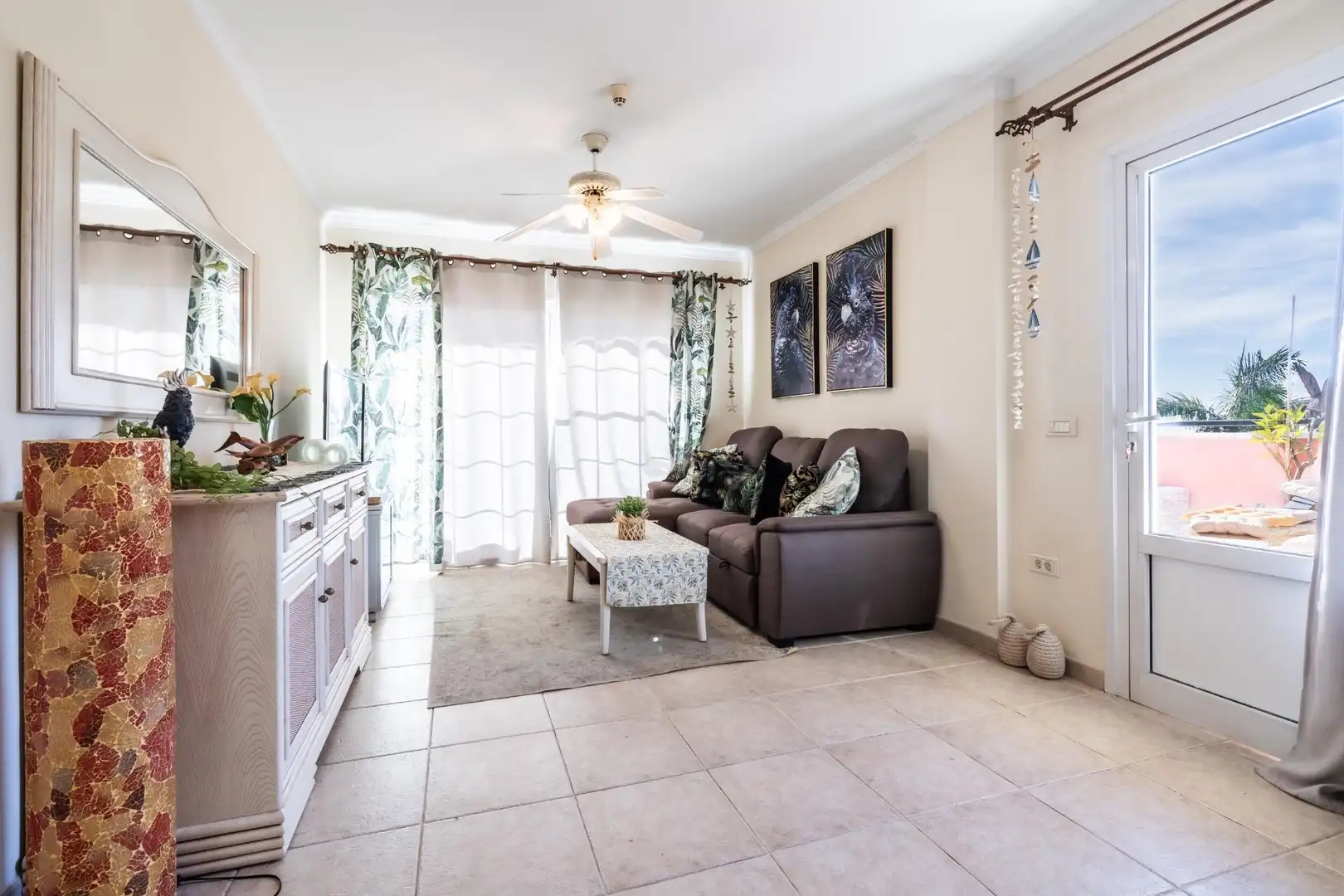 Sala d'estar de Apartament de lloguer en Arona amb Jardí privat, Terrassa i Moblat