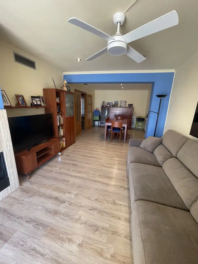 Sala de estar de Casa adosada en venta en Porqueres con Aire acondicionado, Terraza y Balcón