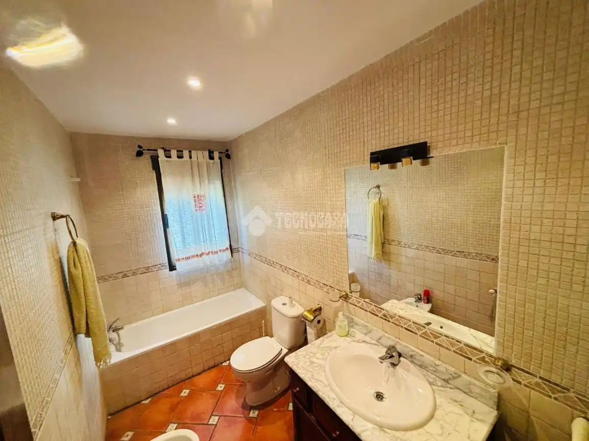 Badezimmer von Haus oder Chalet zum Verkauf in Escalona mit Klimaanlage und Heizung