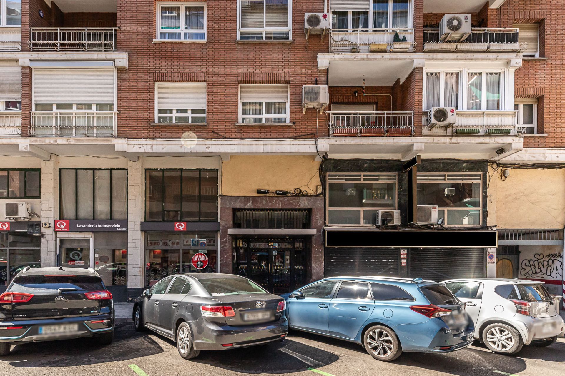 Vista exterior de Local en venta en  Madrid Capital