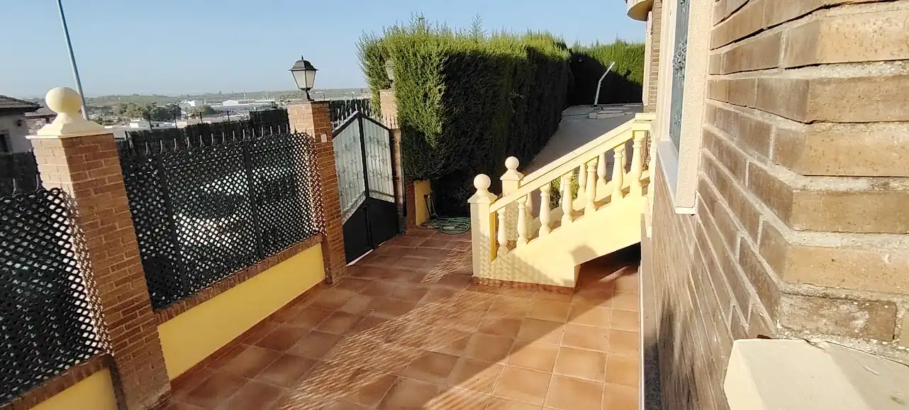 Terrassa de Casa o xalet en venda en Linares amb Aire condicionat, Calefacció i Jardí privat