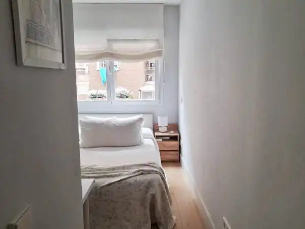 Dormitori de Apartament en venda en Madrid amb Aire condicionat, Calefacció i Moblat