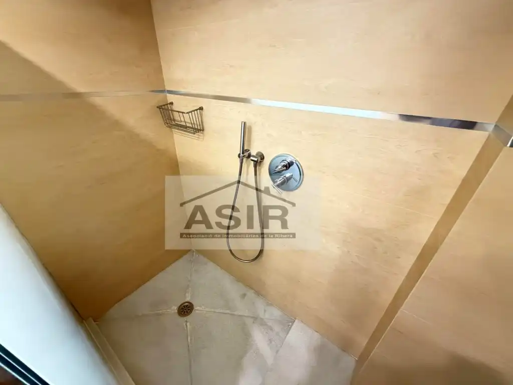 Baño de Piso de alquiler en Carcaixent con Aire acondicionado, Calefacción y Balcón