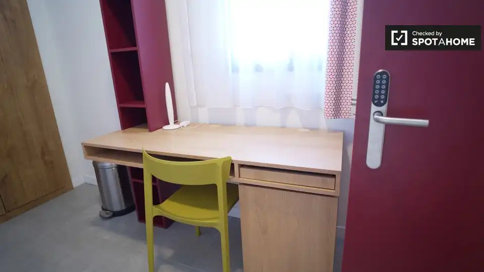 Room in Triana Oeste