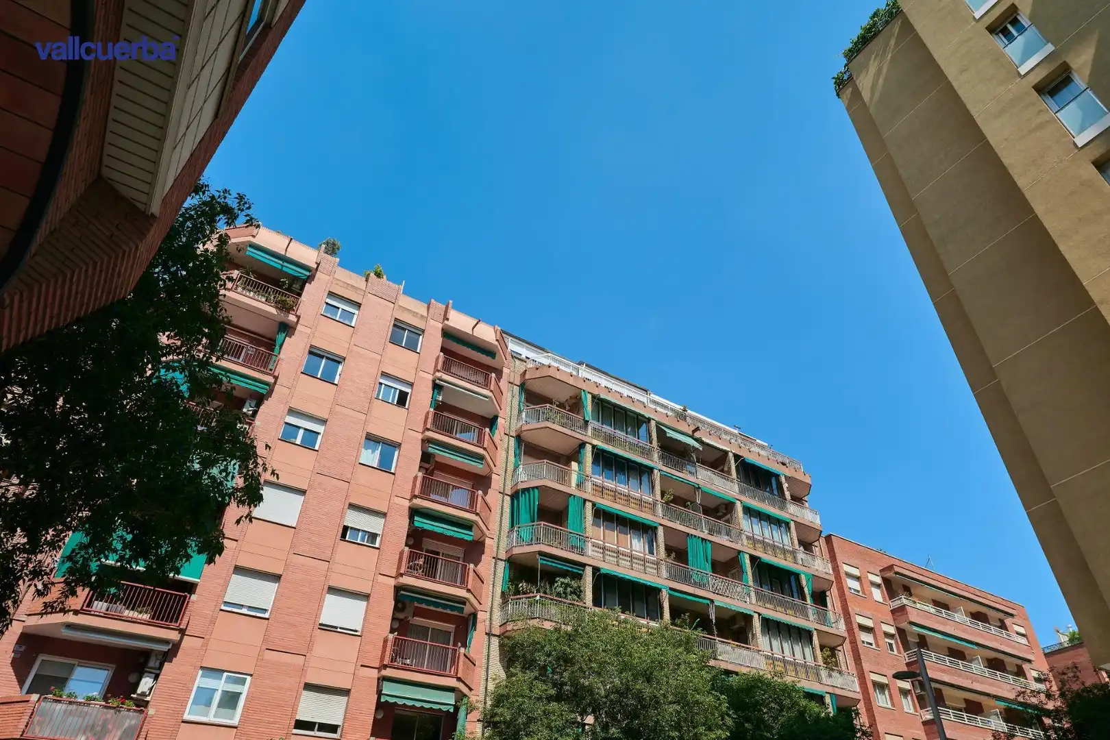 Exterior view of Flat for sale in Barcelona  with Air Conditioner, Heating and Balcony