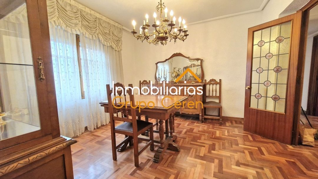 Comedor de Piso en venta en Santo Domingo de la Calzada con Calefacción, Terraza y Amueblado
