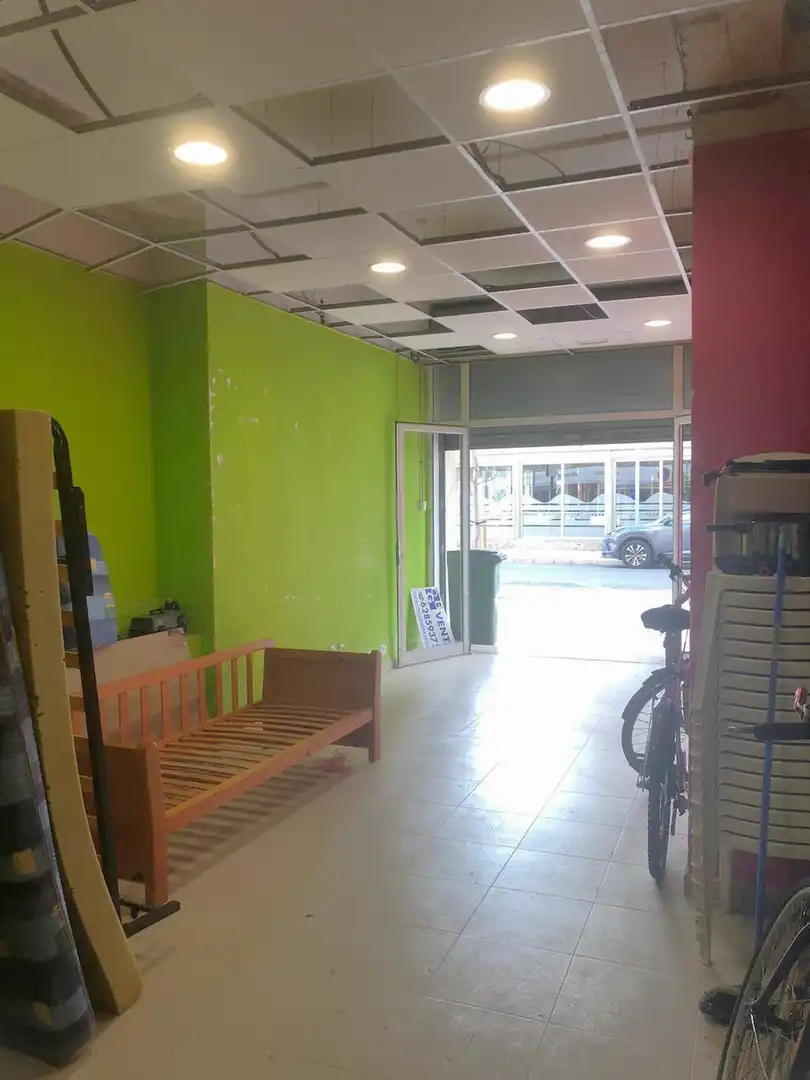 Business premises for sale in Carrer d'Alfredo Kraus 26, imagen 4