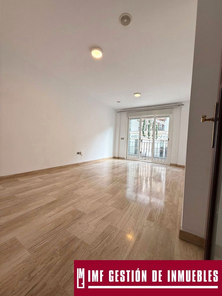 Vista exterior de Pis en venda en Vélez-Málaga amb Terrassa