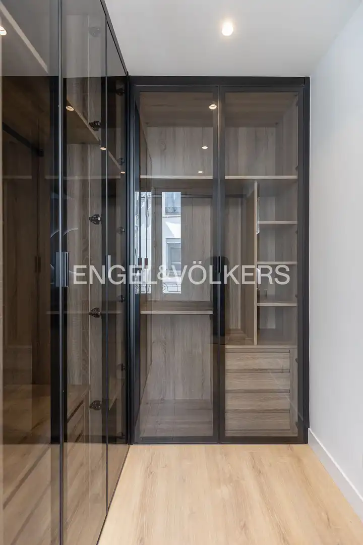Flat for sale in Madrid  with Air Conditioner, Heating and Furnished