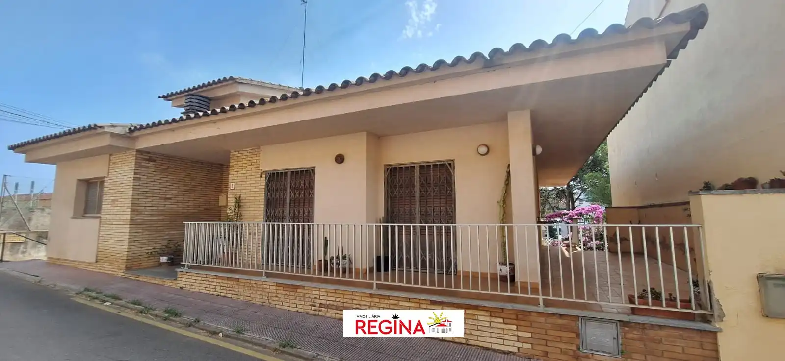 Detached house with terrace for sale in Carrer Gavià
