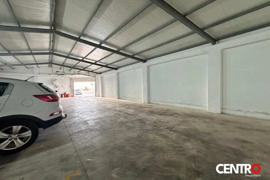 Casa o xalet en venda en Guadahortuna amb Jardí privat