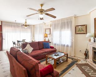 Sala d'estar de Casa o xalet en venda en Peñíscola / Peníscola amb Aire condicionat, Calefacció i Jardí privat