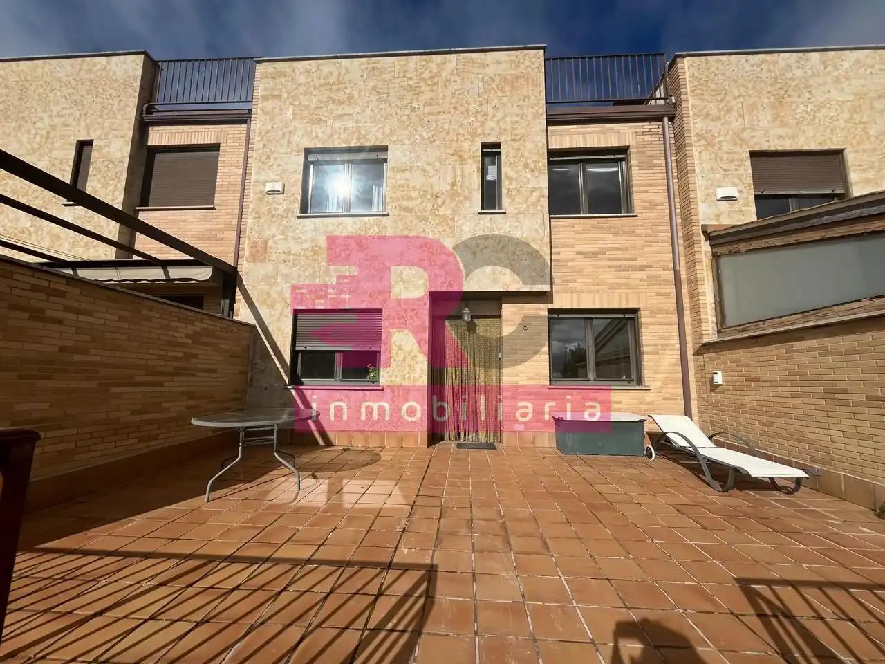 Terraza de Casa adosada en venta en Cabrerizos con Calefacción, Jardín privado y Piscina comunitaria