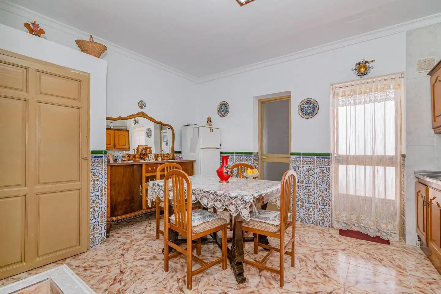 Menjador de Casa o xalet en venda en Chimeneas amb Terrassa, Moblat i Balcó