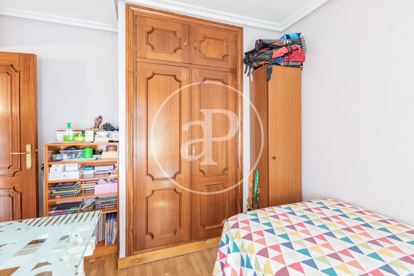 Habitación de Casa adosada en venta en Madrid con Aire acondicionado, Calefacción y Jardín privado