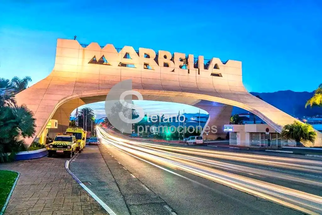 Vista exterior de Planta baixa en venda en Marbella amb Aire condicionat, Jardí privat i Terrassa