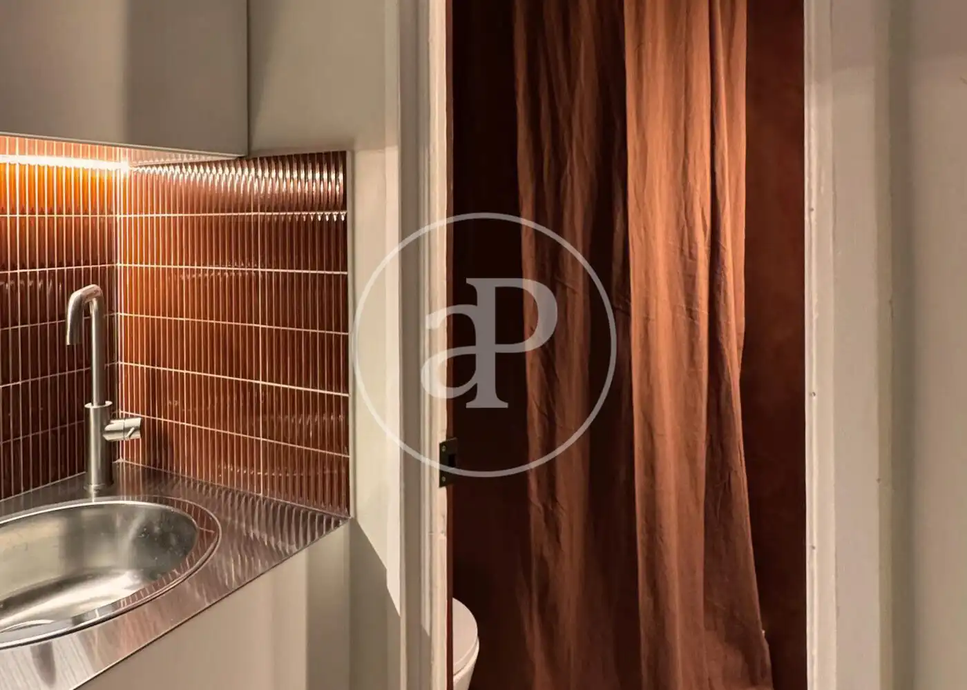 Flat for sale in Barcelona  with Air Conditioner, Heating and Furnished