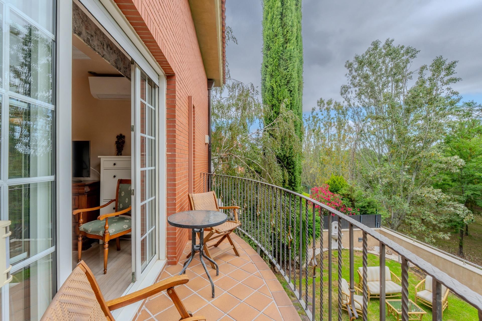 Terrassa de Casa o xalet en venda en Lardero amb Aire condicionat, Jardí privat i Terrassa