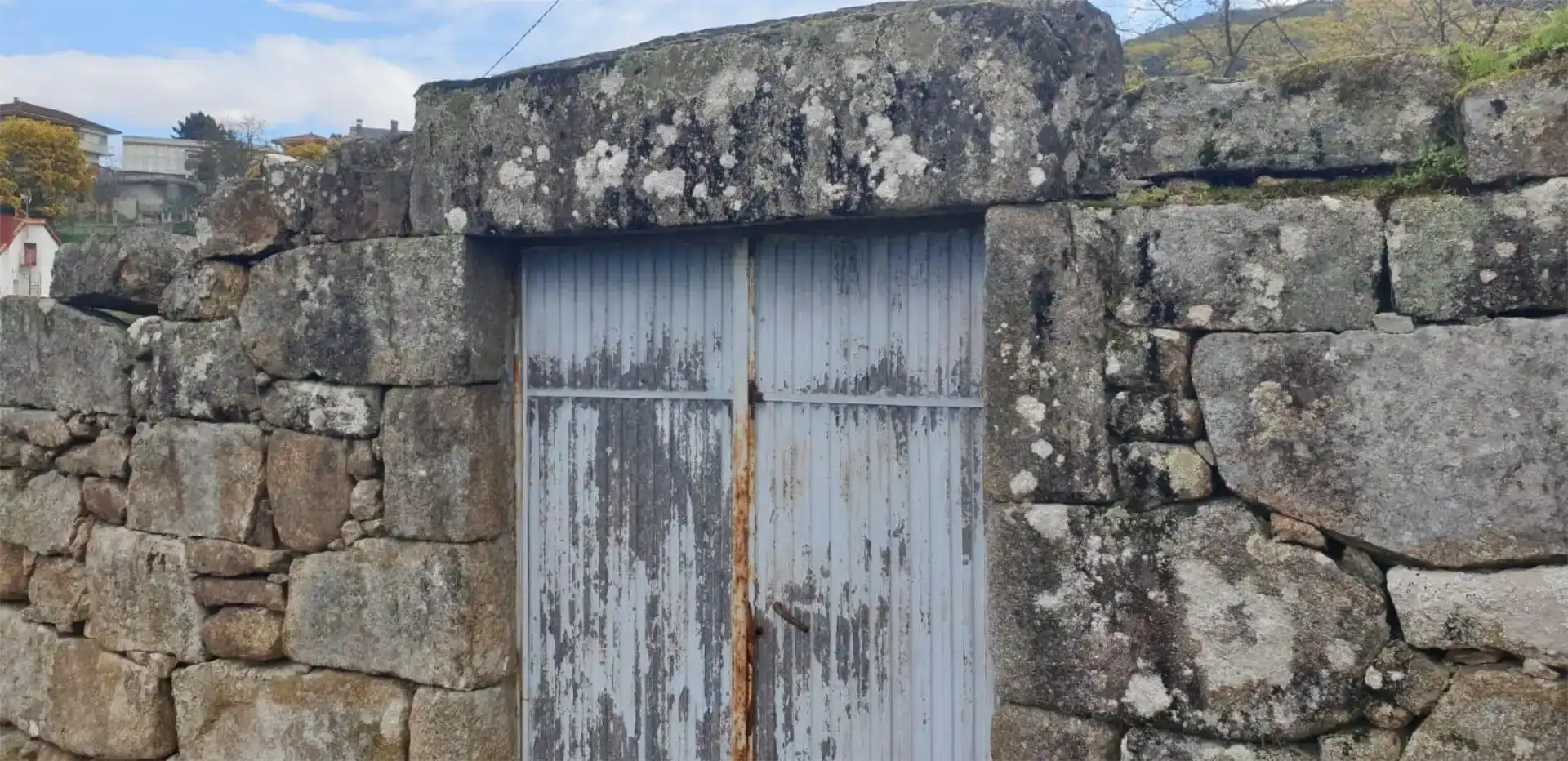 Vista exterior de Finca rústica en venda en Ourense Capital  amb Jardí privat, Traster i Moblat