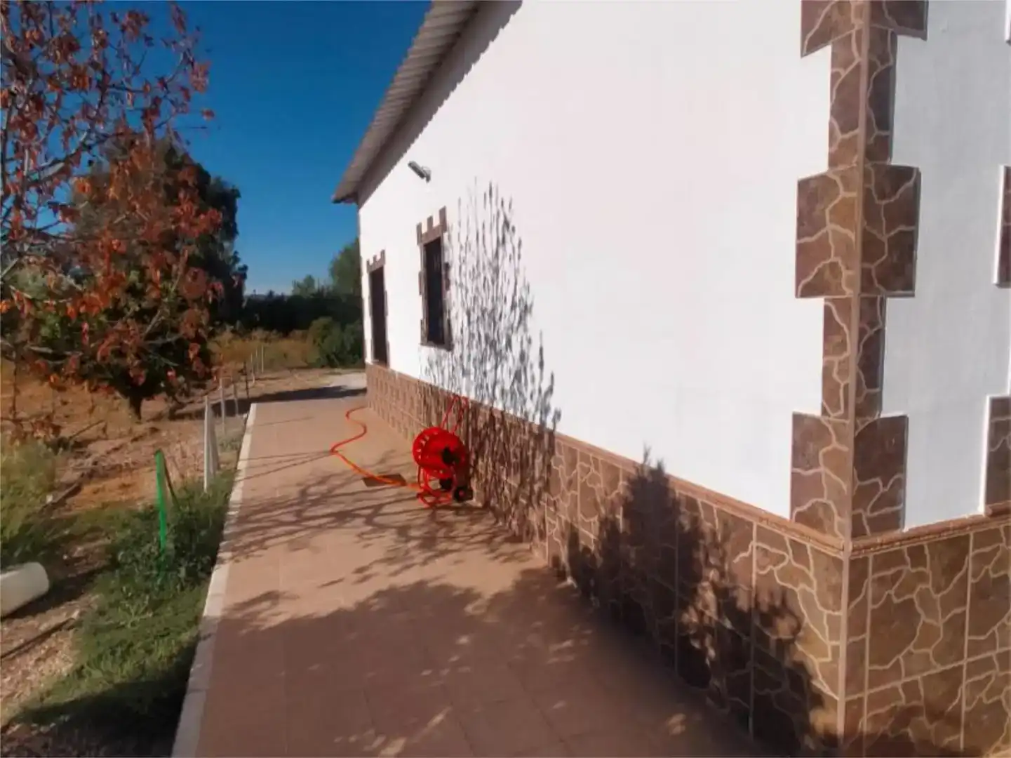 Vista exterior de Finca rústica en venda en Marmolejo amb Aire condicionat i Piscina