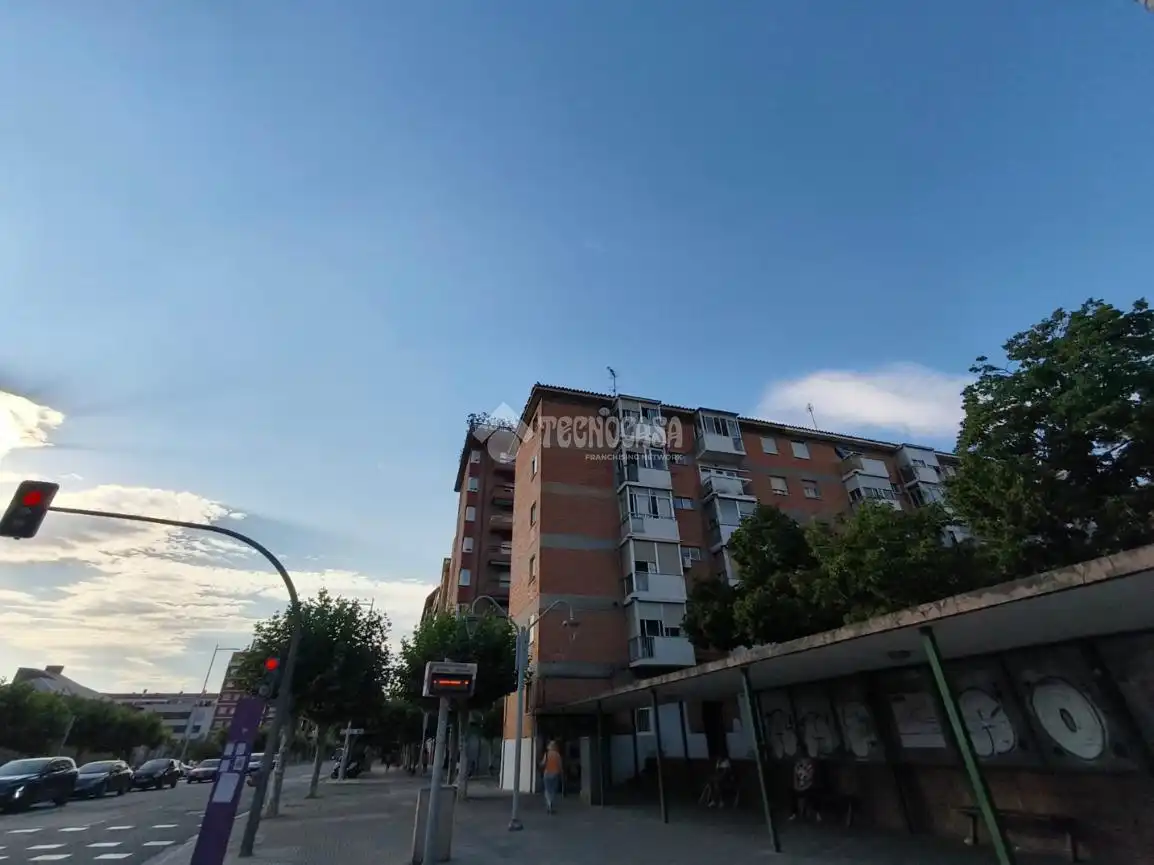 Vista exterior de Piso en venta en Palencia con Trastero y Balcón