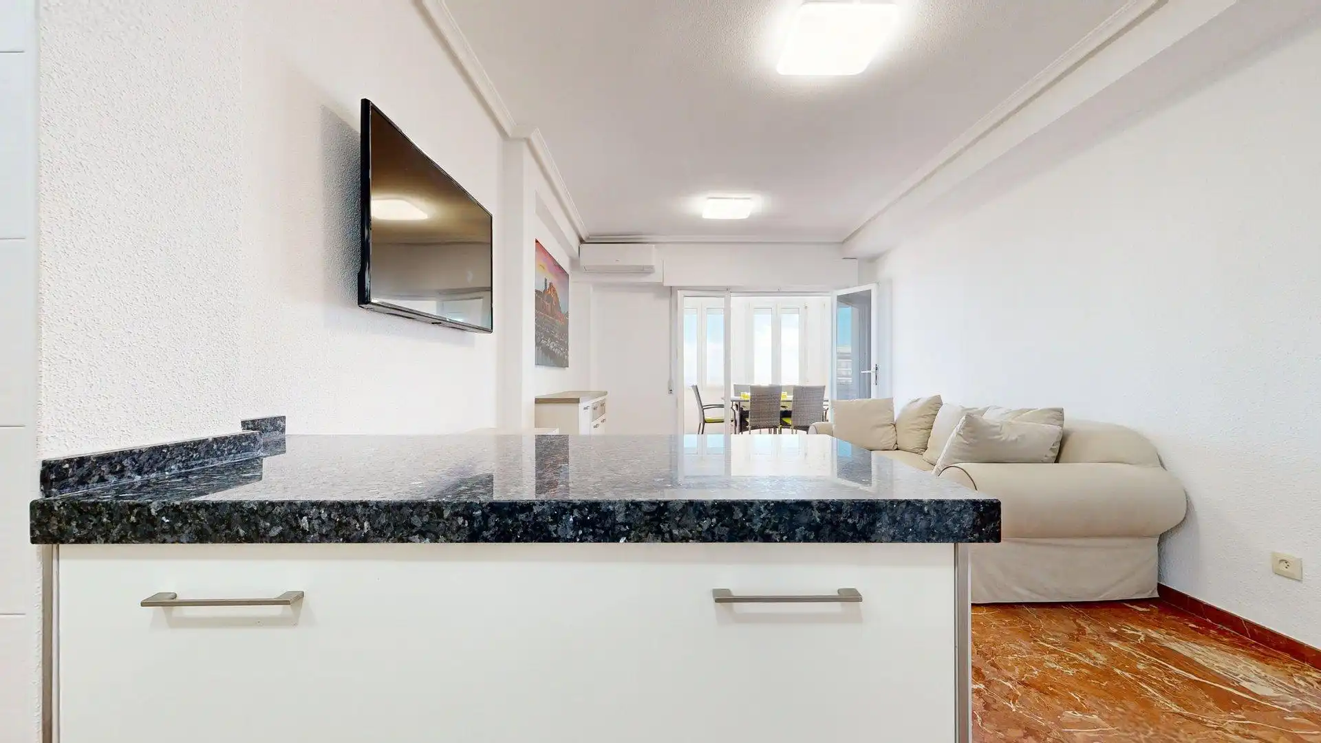 Sala d'estar de Apartament de lloguer en Elche / Elx amb Aire condicionat, Jardí privat i Terrassa