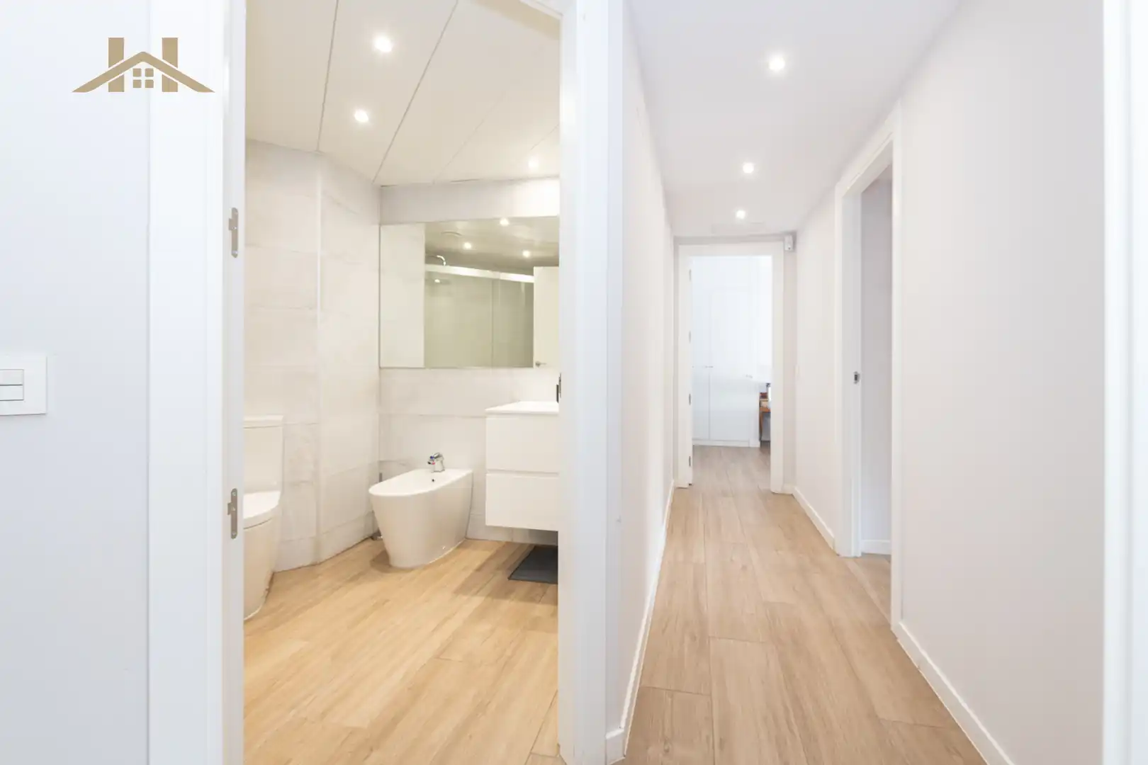 Bathroom of Flat for sale in Boadilla del Monte  with Parquet flooring, Terrace and Oven