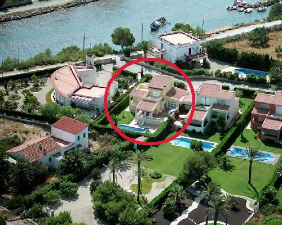 Vista exterior de Casa o xalet en venda en L'Ametlla de Mar  amb Aire condicionat, Calefacció i Jardí privat