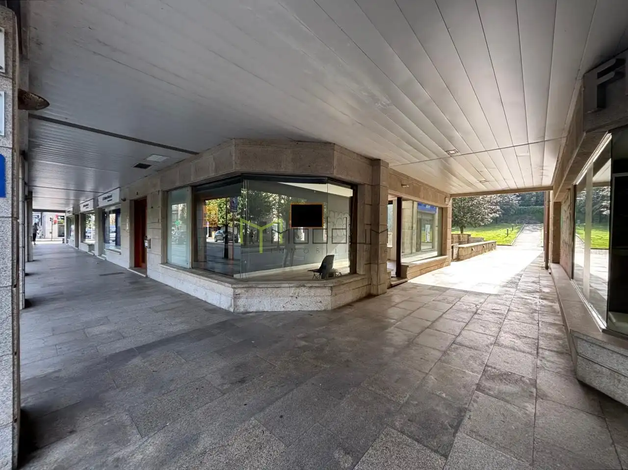 Vista exterior de Local de alquiler en Santiago de Compostela 